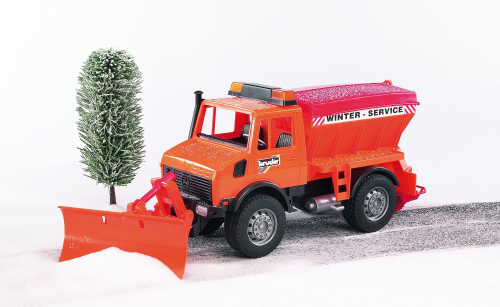 Mercedes-Benz Unimog Winterdienst mit Räumschild